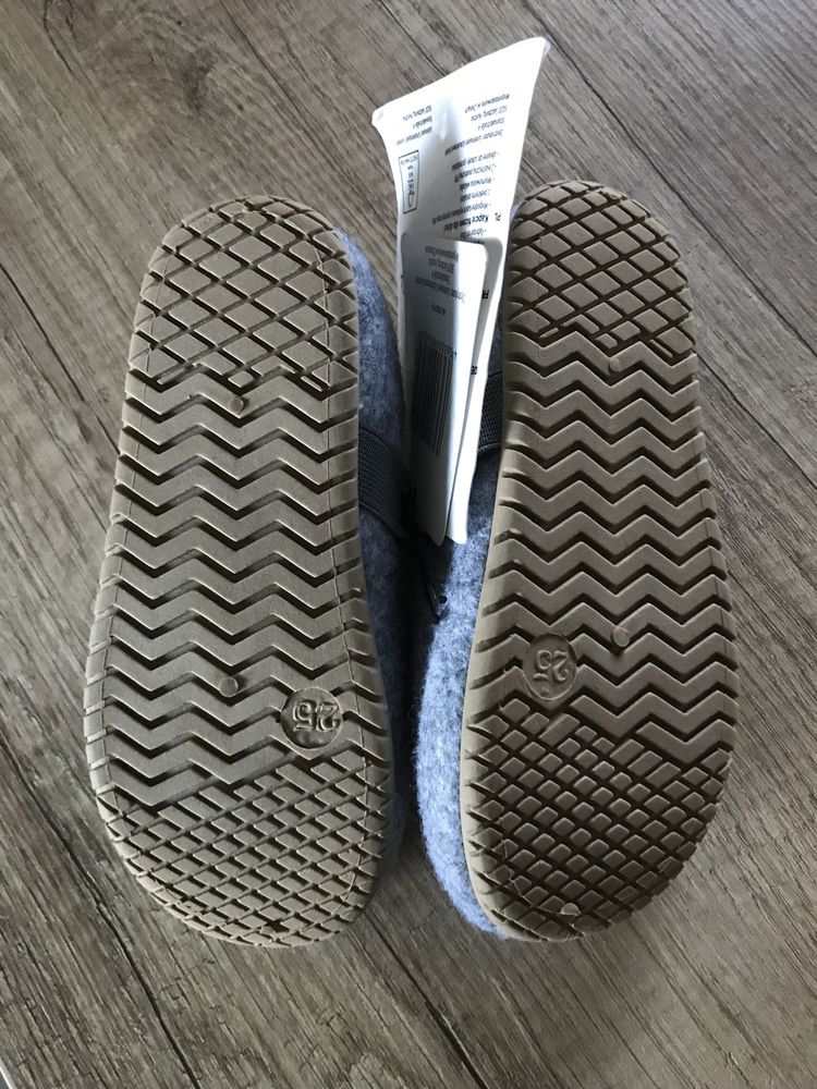 Filcowe kapcie rozmiar 25