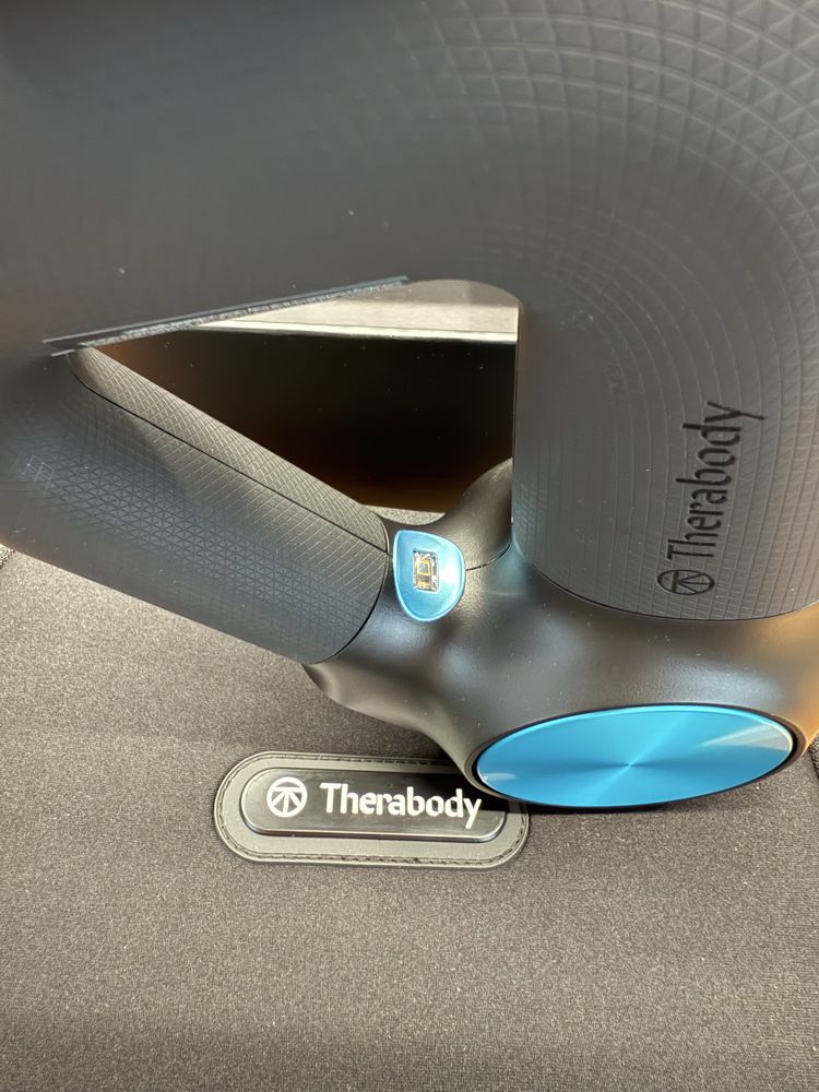 Перкусійний масажер Theragun PRO Plus