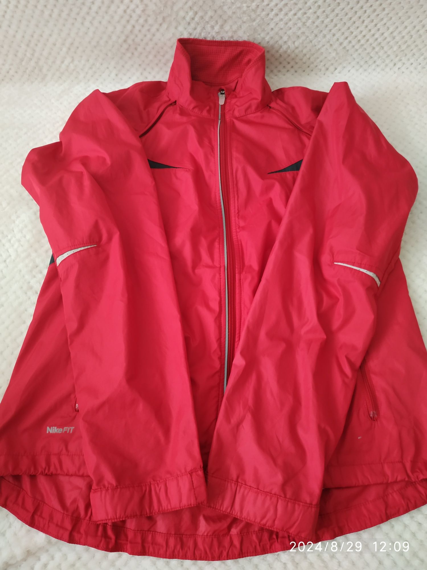 Kurtka damska wiatrówka czerwona r 40/42 , Nike, uzywana