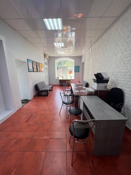 Комерційне  приміщення на жд вокзалі 215 м.кв. 100 та 115 м ка