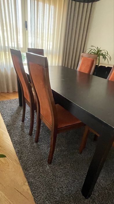 Mesa 1,6m extensivel ate 2,4m com 6 cadeiras
