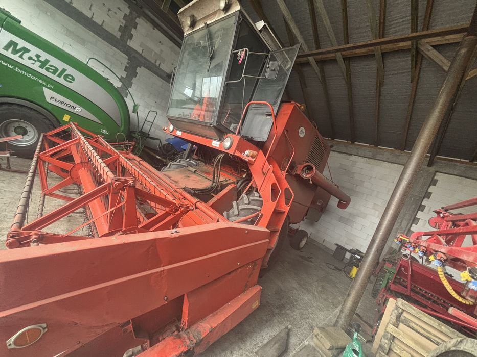 Kombajn zbożowy Bizon Z 056