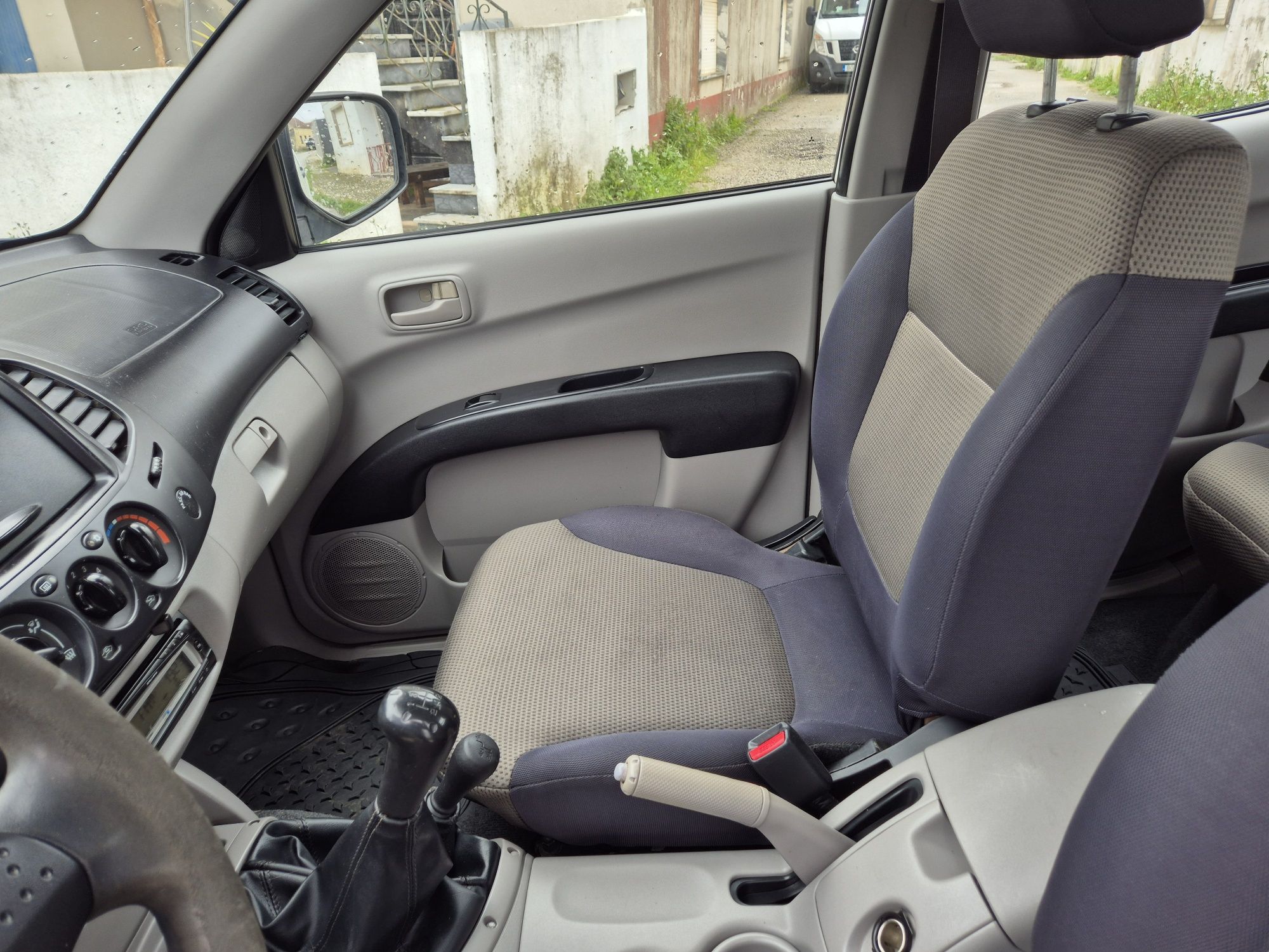 Mitsubishi  L200