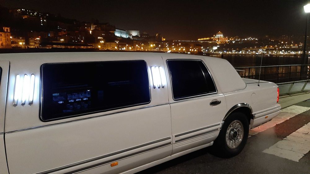Limousine Casamentos Eventos Aniversários D. Solteiro Carros Clássicos