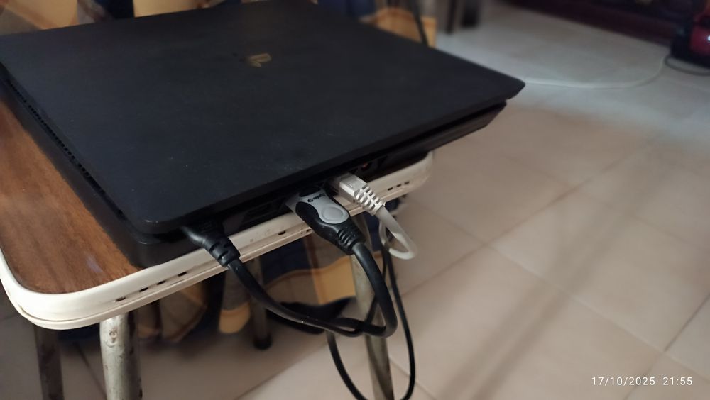 PlayStation 4 Slim 1TB