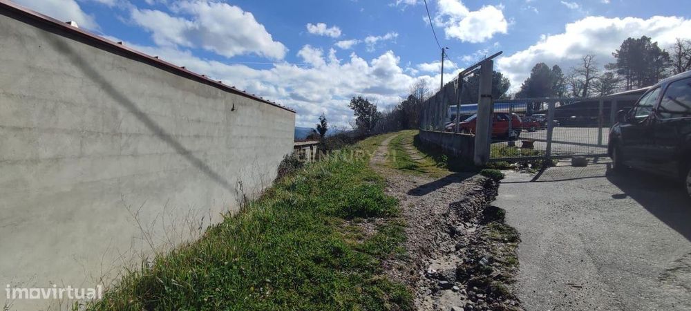 Terreno com possibilidade para construção de um armazém