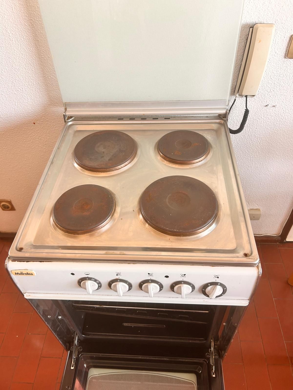 Fogão Elétrico Múltiplas Bocas com Forno