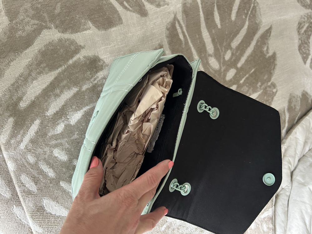 Bolsa tiracolo com moedeiro