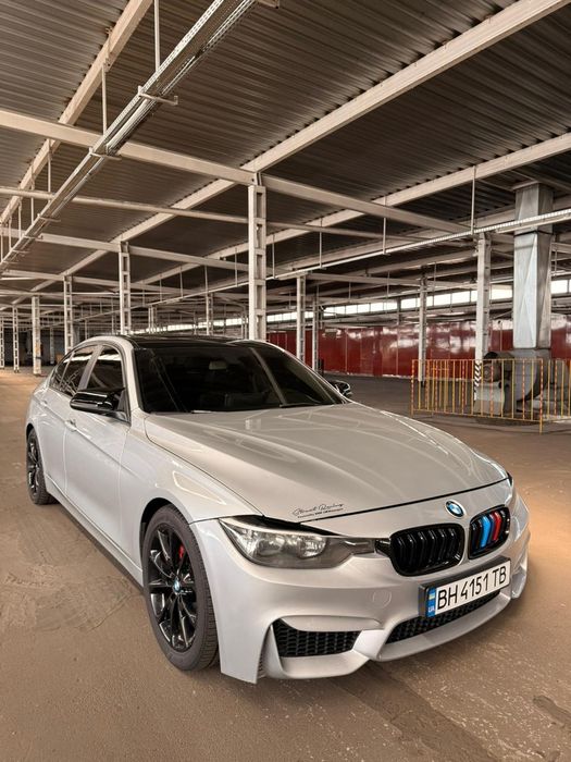 Жива BMW 320i у стильному M-пакеті. Їде, як куля, виглядає — як мрія.