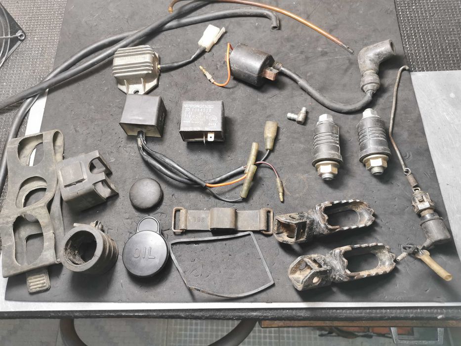 Yamaha DT 125 LC Ypvs  - Peças - Kawasaki GPZ 750