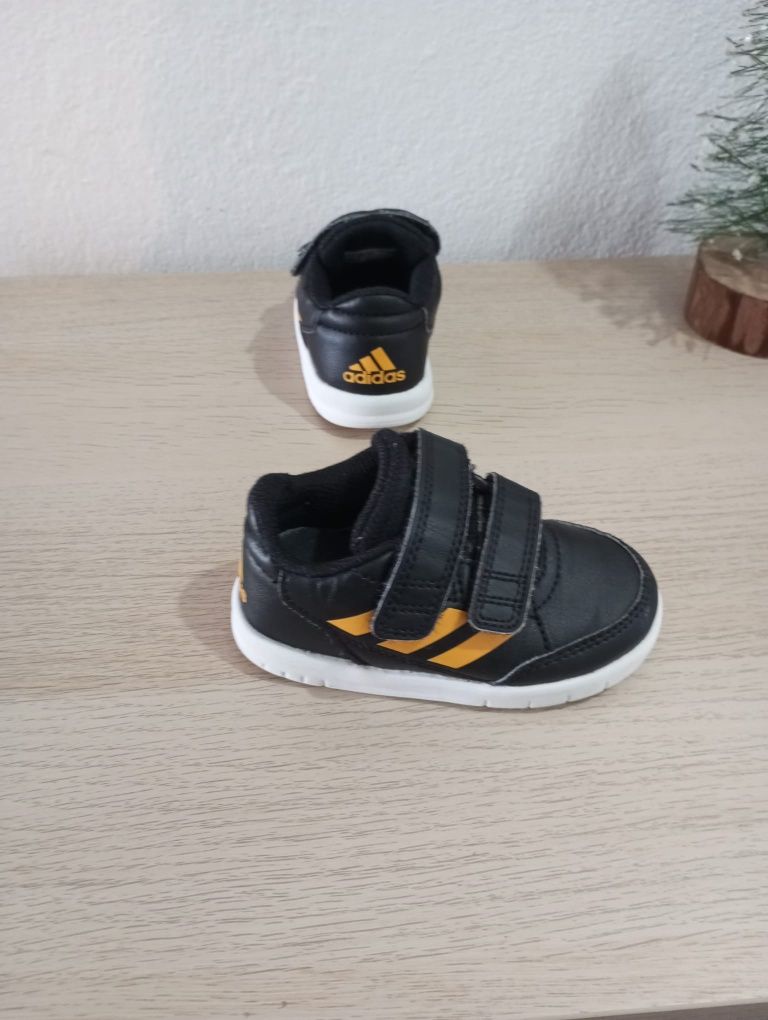 Ténis Adidas Tamanho 21