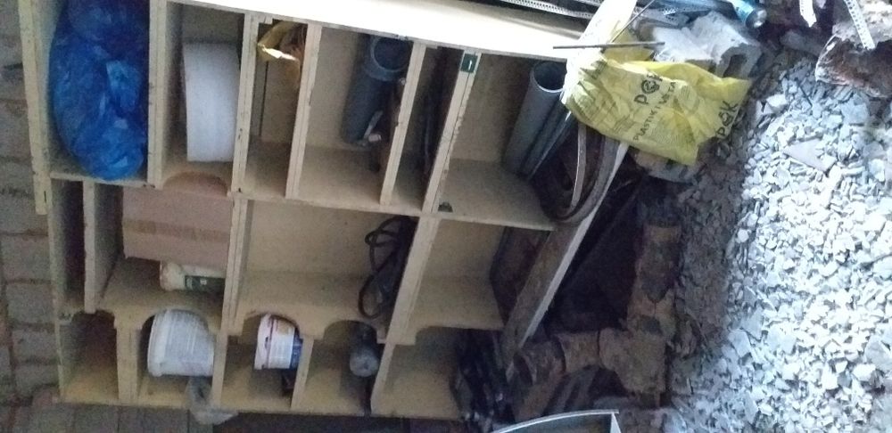 Regal do busa z ławka na nadkole