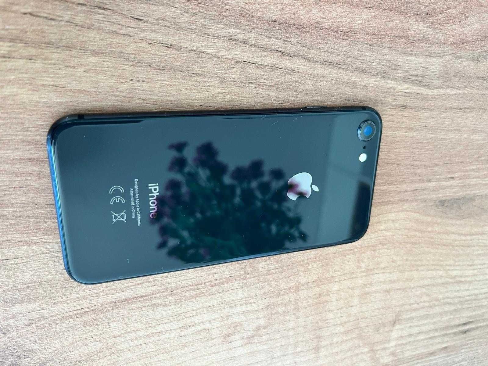 iPhone 8, Space Gray 64 GB z pudełkiem