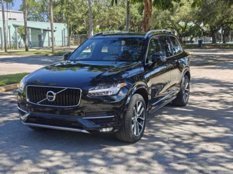 2017 Volvo XC90 T6 Momentum