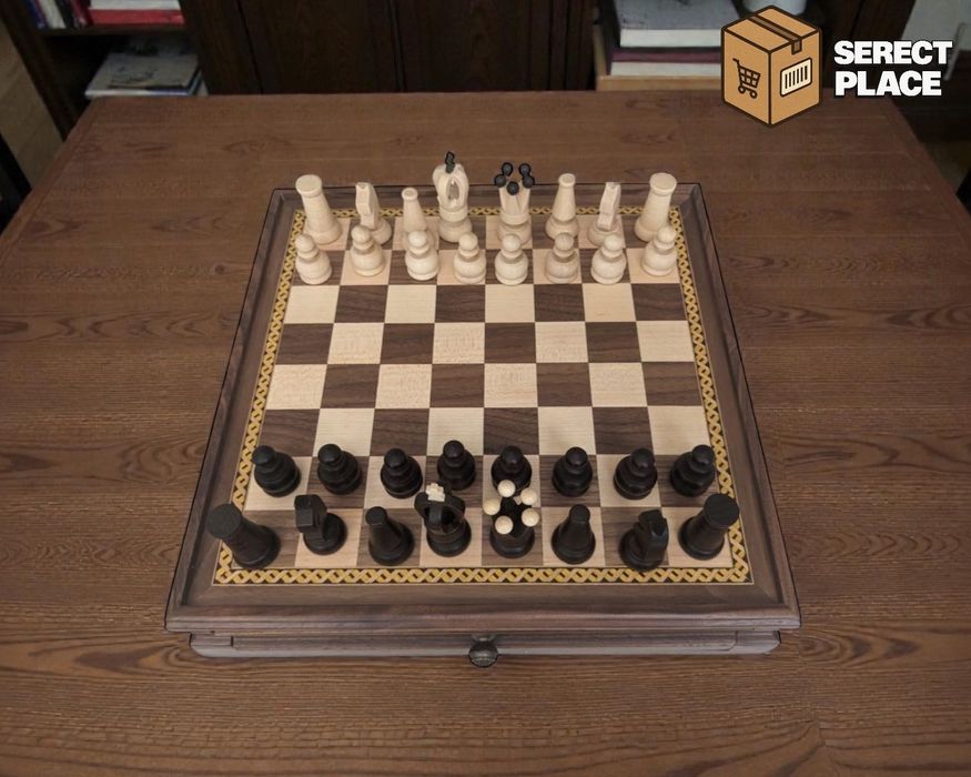 Szachy drewniane w kasetce 31x31 cm z wkładką i eleganckimi figurami