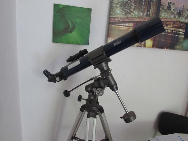 telescópio   sobre  pé regulavel