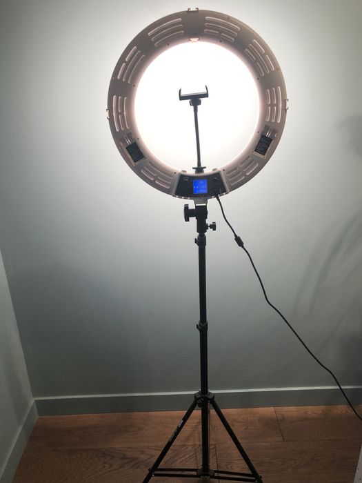 Кільцева LED лампа з можливістю роботи від АКУМУЛЯТОРІВ та від мережі