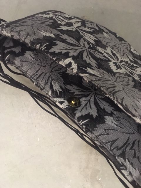 Bolsa NOVA da loja Pedra Dura de tecido brocado com ramagens