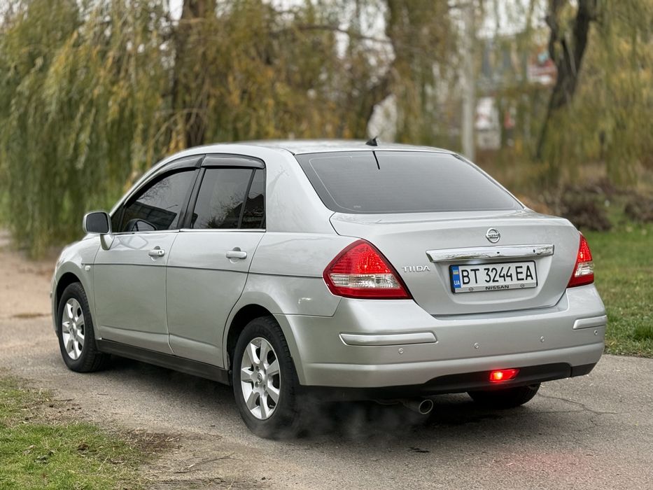 Nissan Tiida, автомат на гарній комплектаціі.