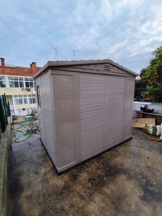 Abrigo jardim keter resina