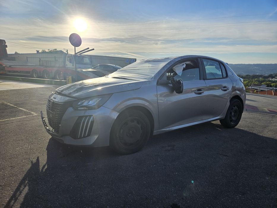 Peugeot 208 II Active PureTech 1.2 THP 130CV de 2023 para peças