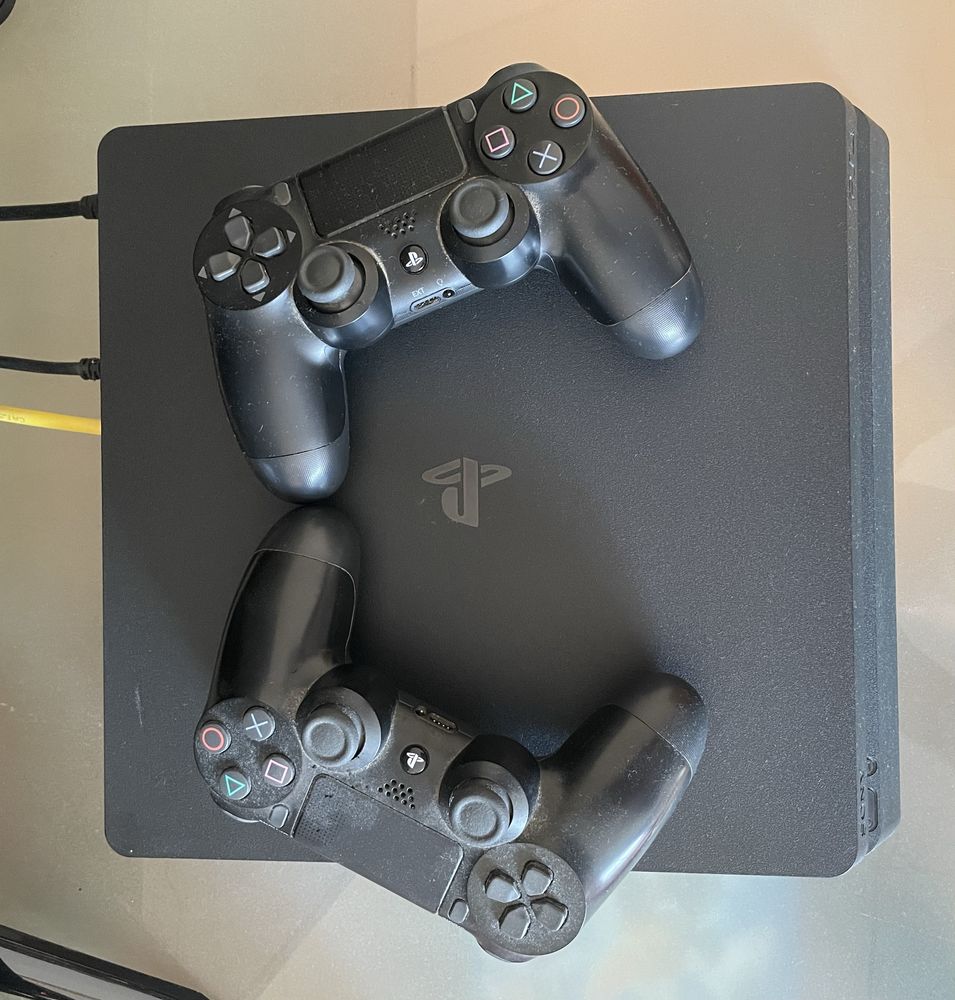 Ps4 slim 1TB