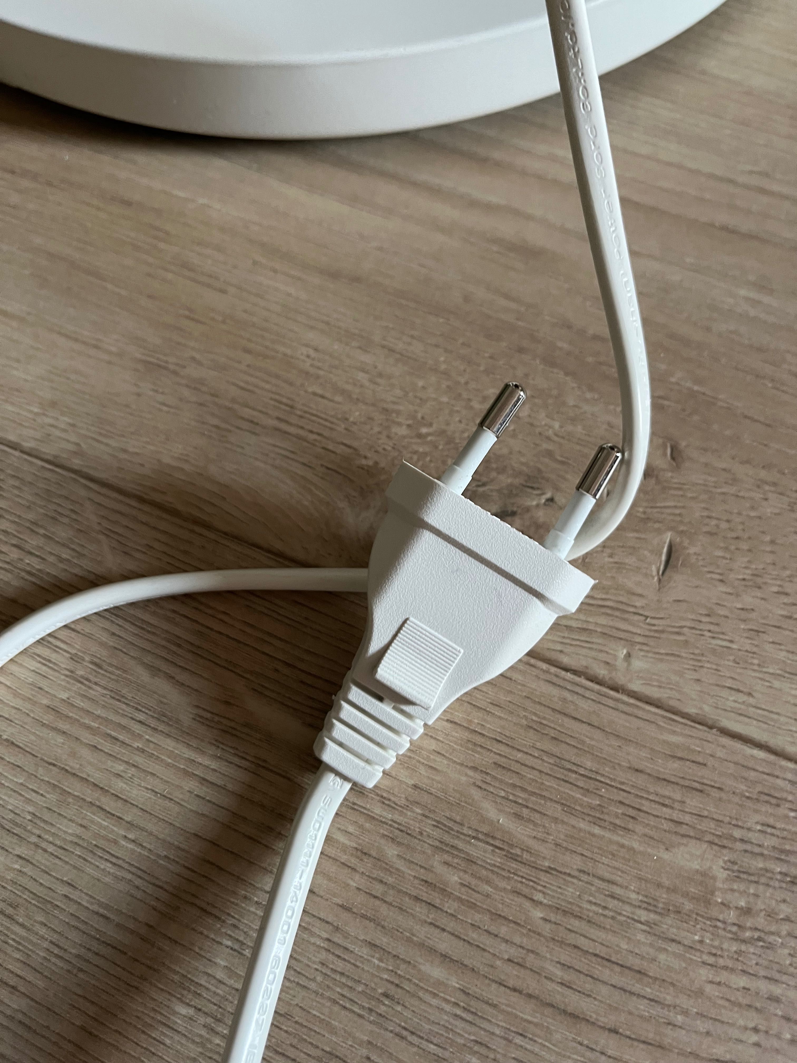 Lampa stojąca podłogowa biała