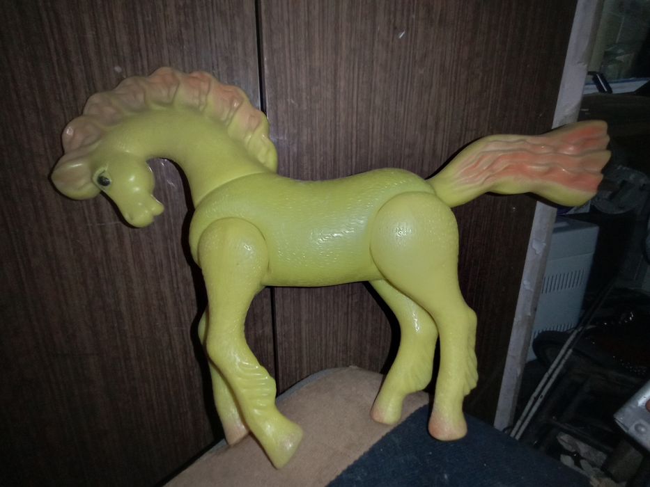 Лошадка большая СССР пластик, советская ,лошадь ,конь