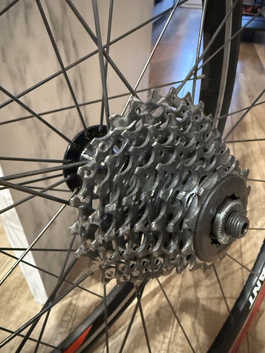 Trenażer rowerowy + komplet kół z oponami i kasetą 8rz, stan bdb!