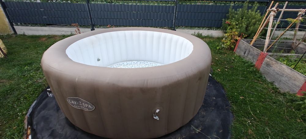 Jacuzzi ogrodowe lay-z-spa