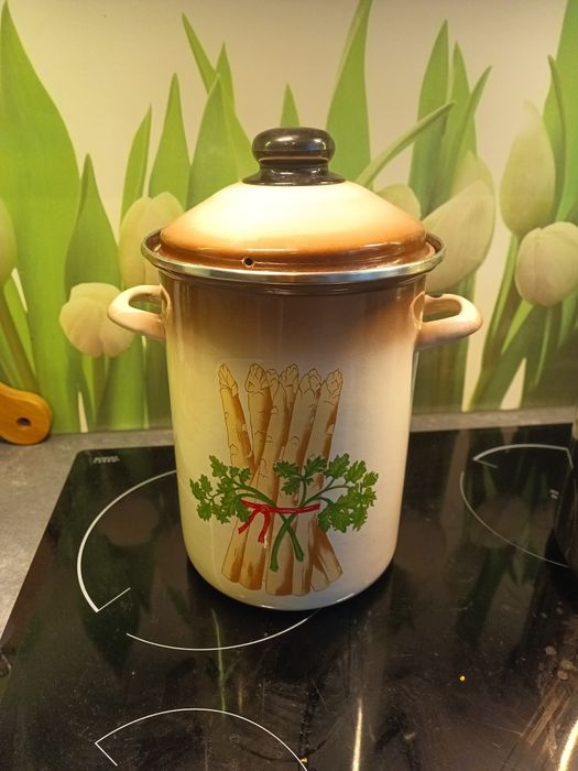 Garnek do gotowania szparagów