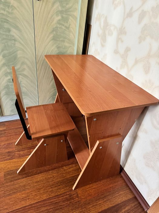 Зростаюча парта зі стільцем б.у.