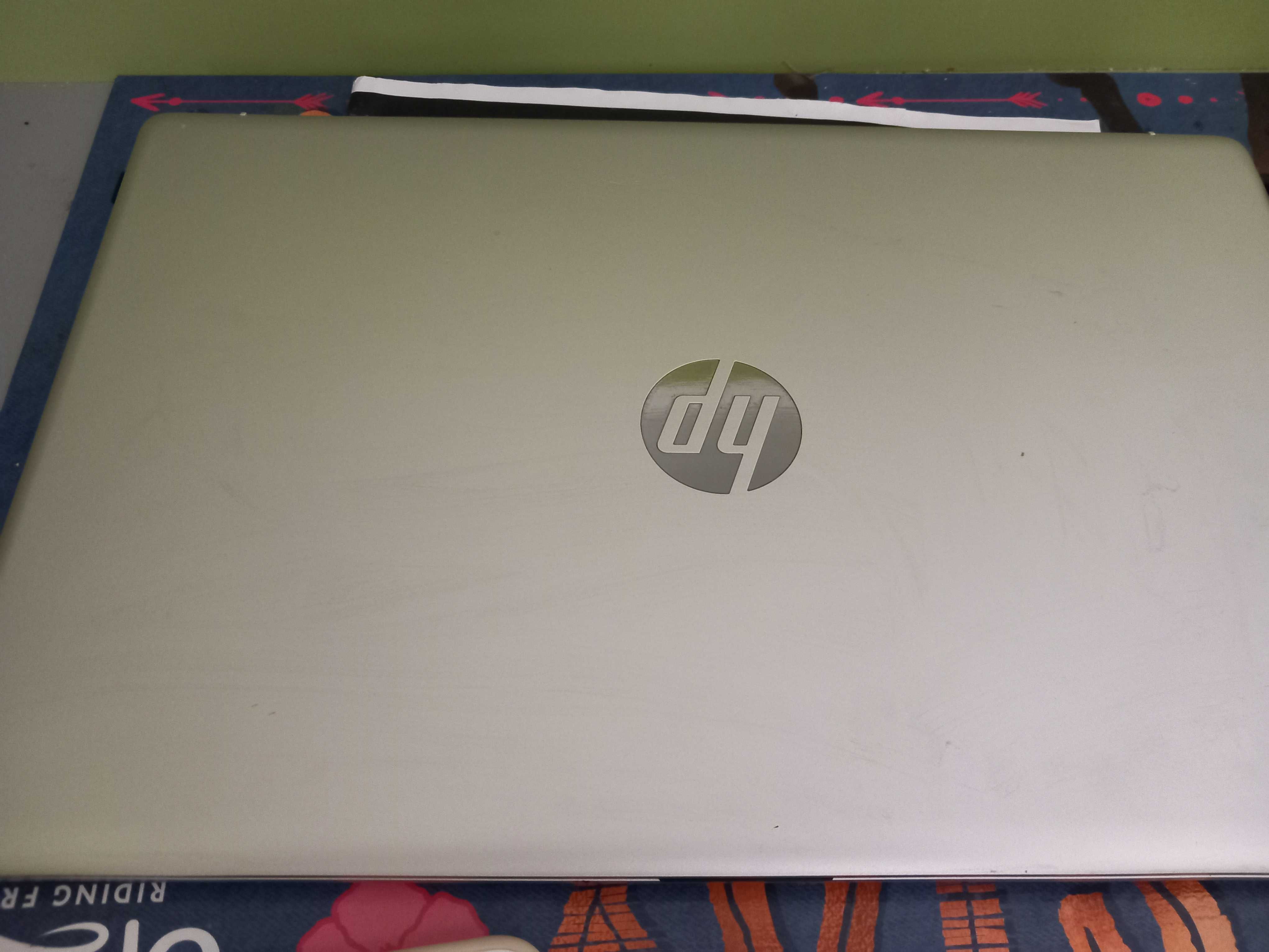 Nowy laptop hp w idealnym stanie zresetowany