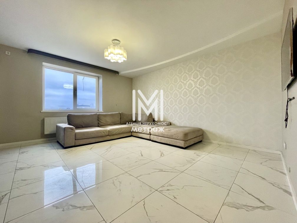 Продам большую 3к квартиру метро Заводская