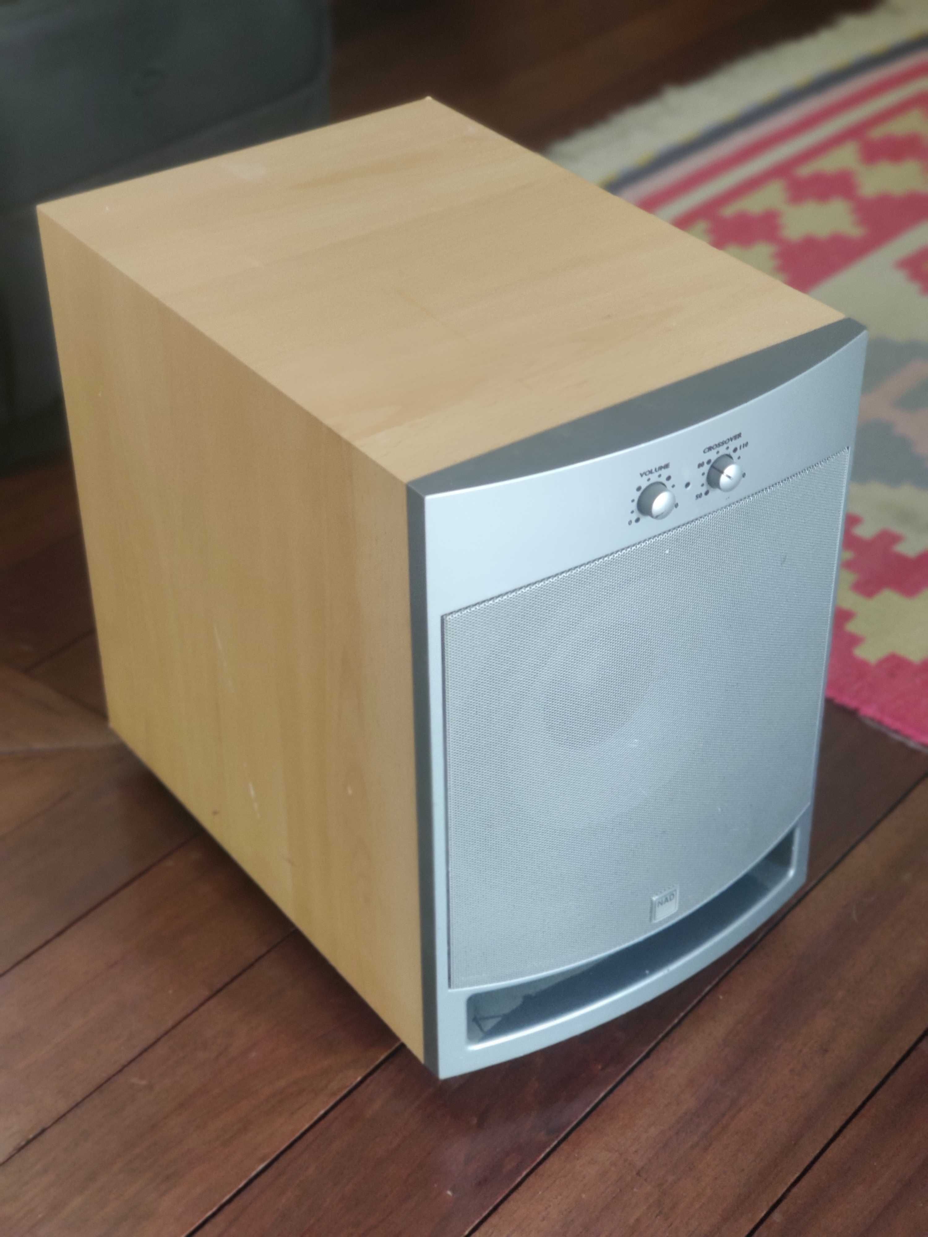 Coluna Subwoofer de estúdio NAD 800SW