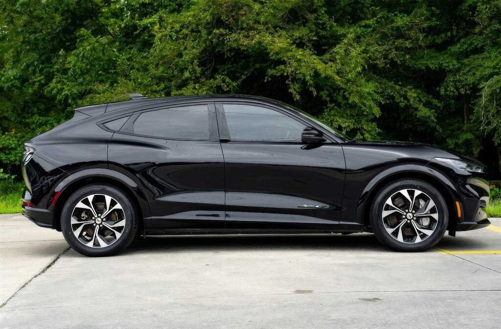 Ford Mustang Mach-E Premium      2022