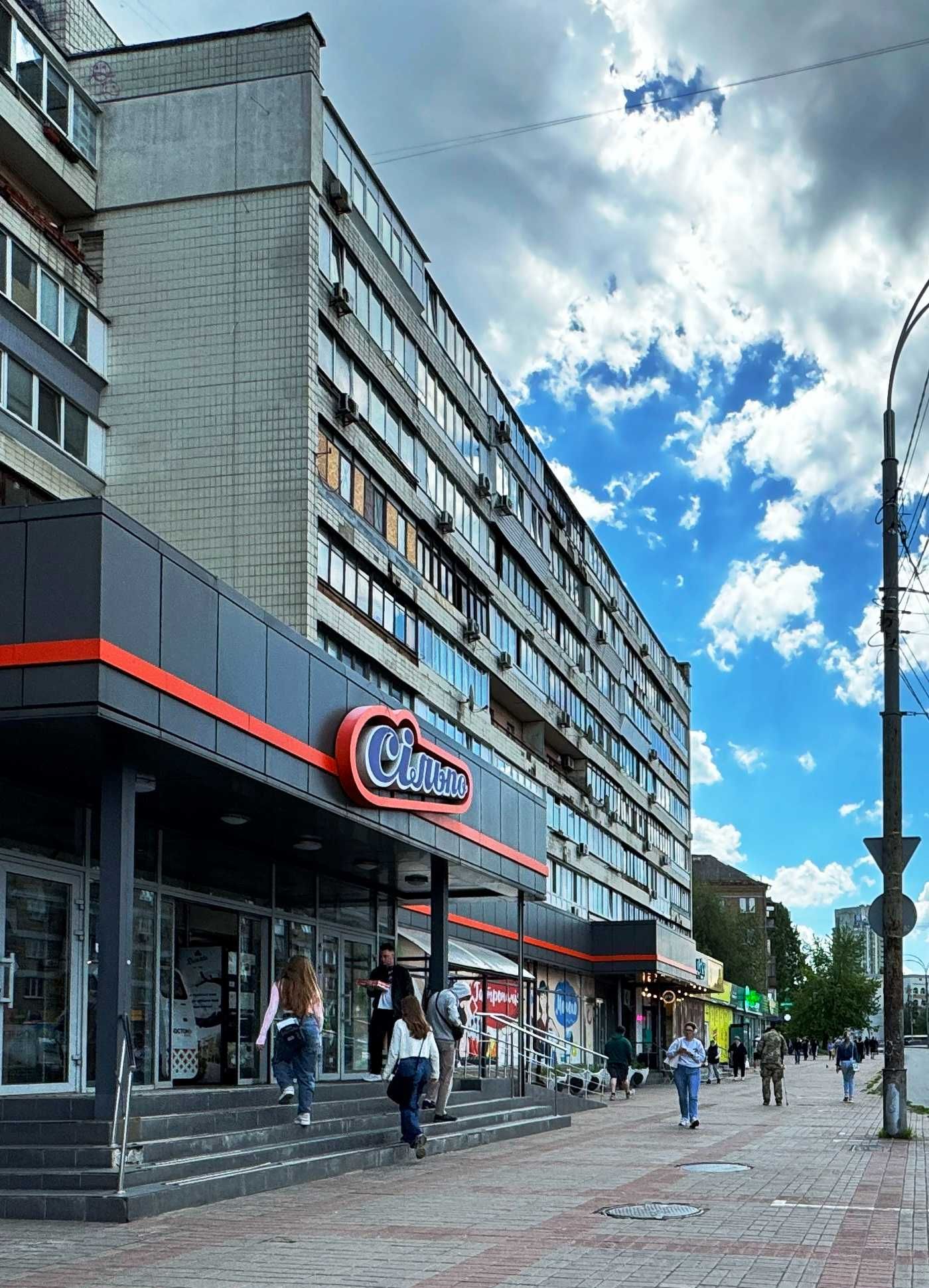 Оренда 100 кв.м, фасад Севастопільська площа, супер трафік