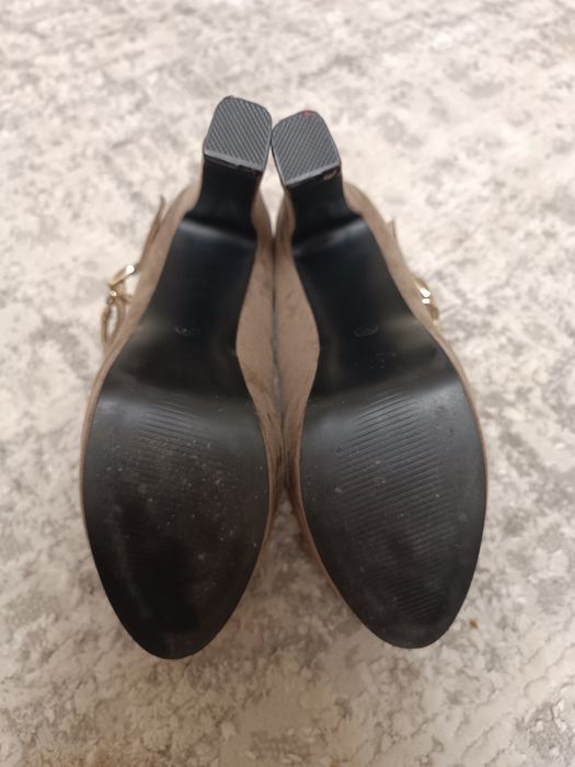 Туфлі бежеві на танкетці та каблуку 39 розмір замшеві