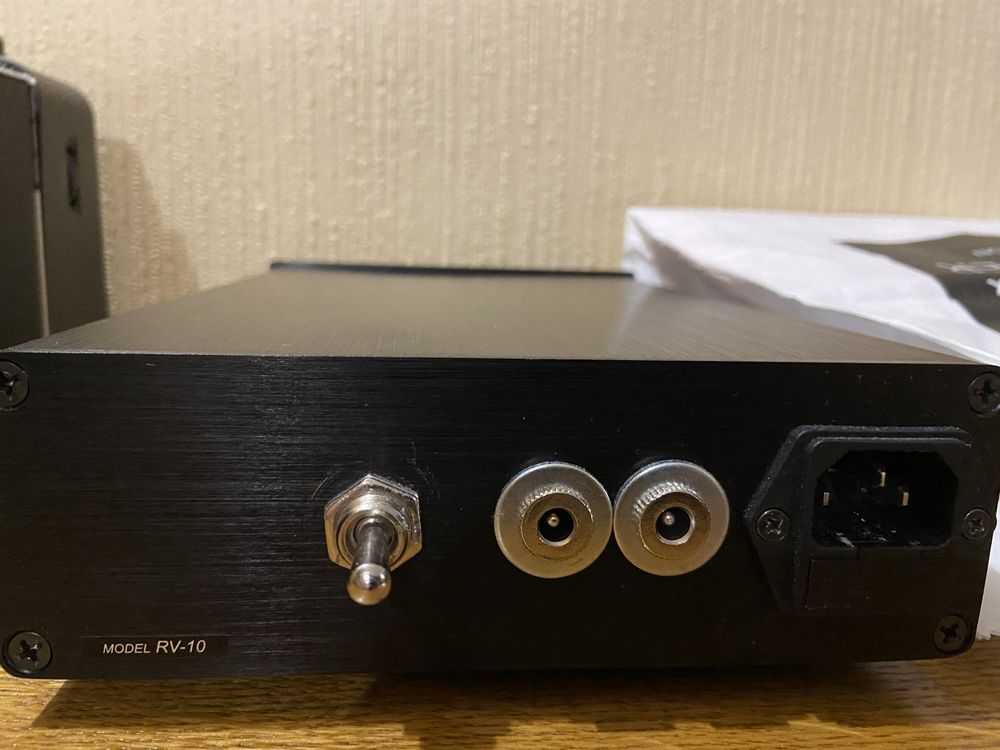 У продажі лінійний блок живлння 9V