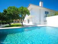 Moradia V4 Independente com Piscina