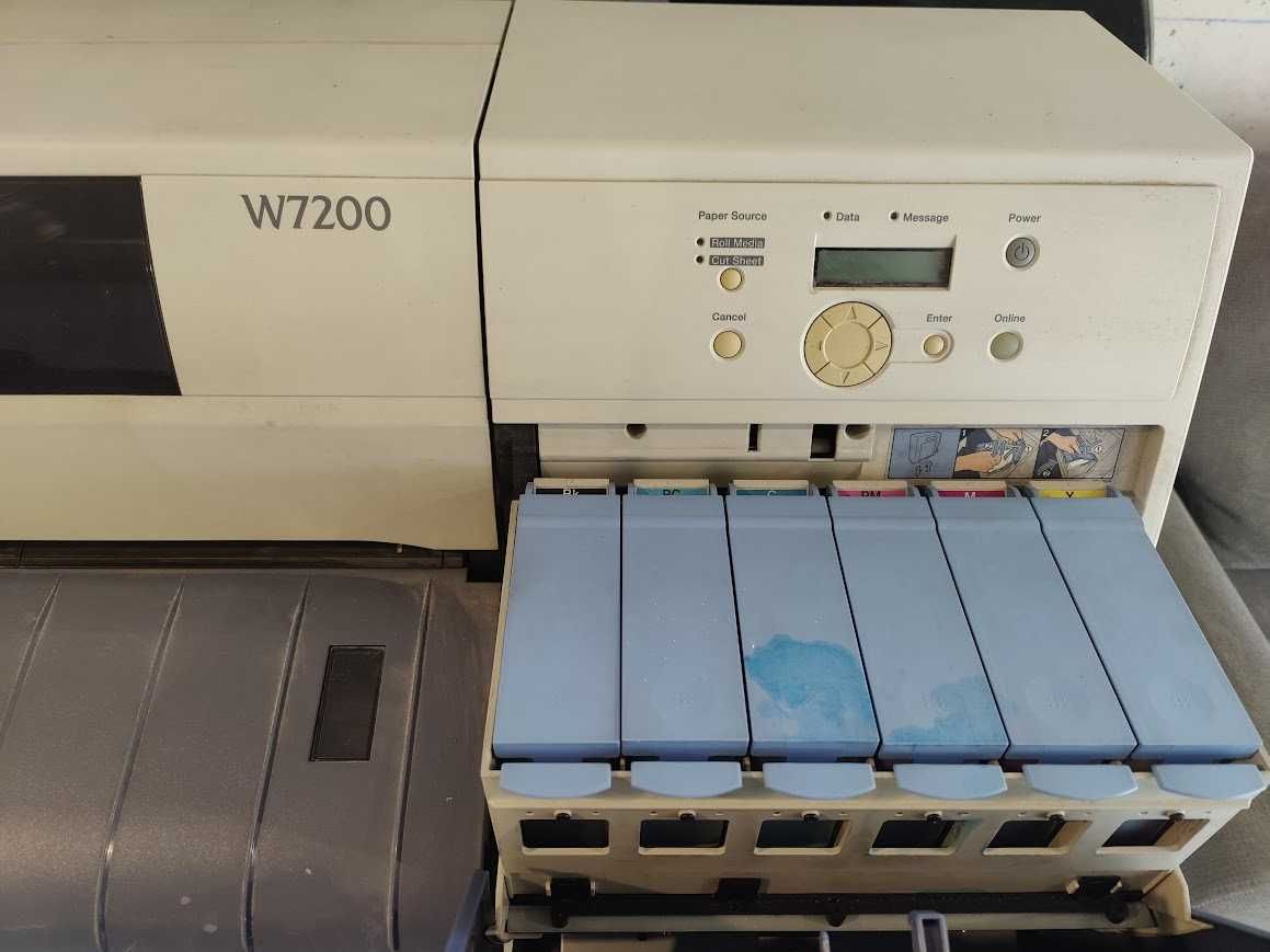 Plotter Canon com tinteiros cheios