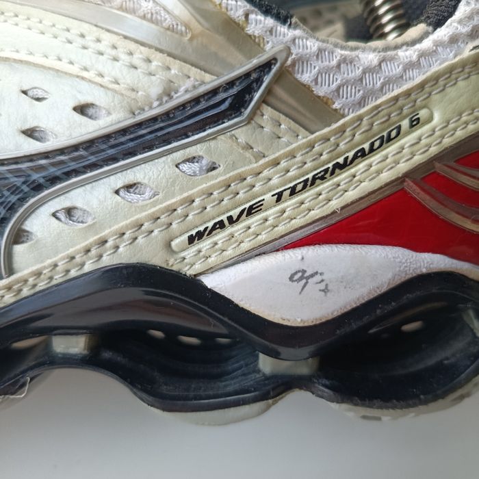Волейбольні кросівки Mizuno Wave Tornado 6 розм.36.5