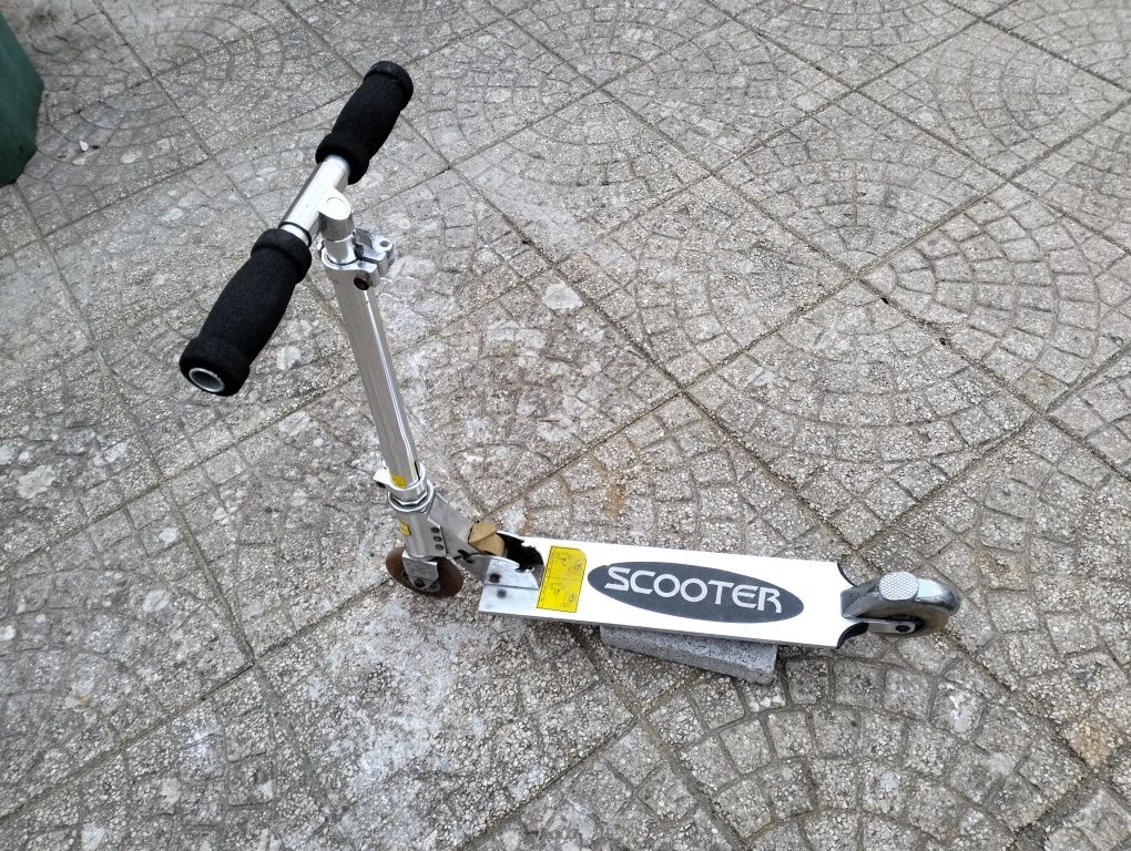 Trotinete dobrável e extensível para várias alturas dos 3 aos 15 anos