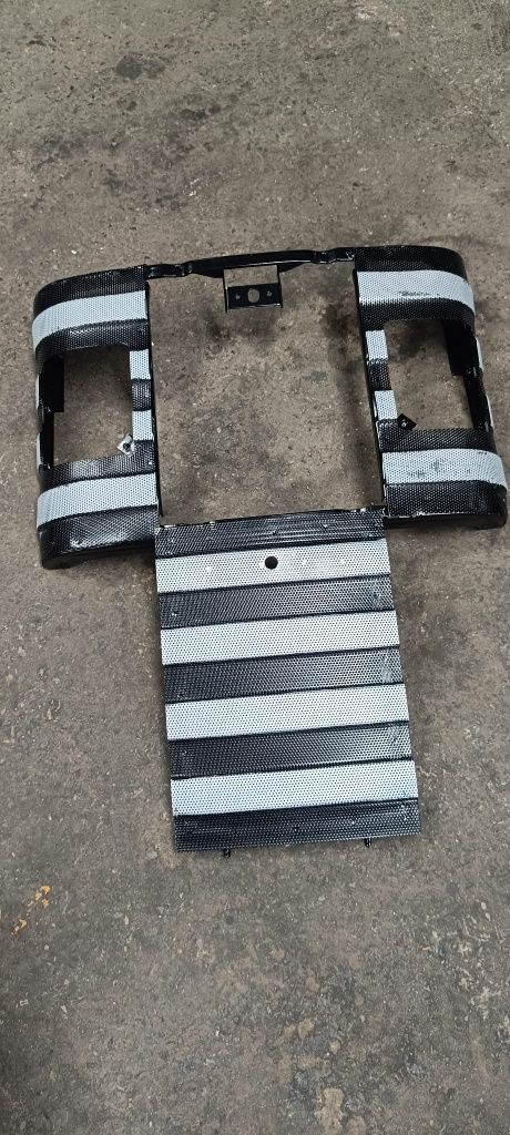 Części do Massey Ferguson różne modele: grill, antrapa, maska itp.