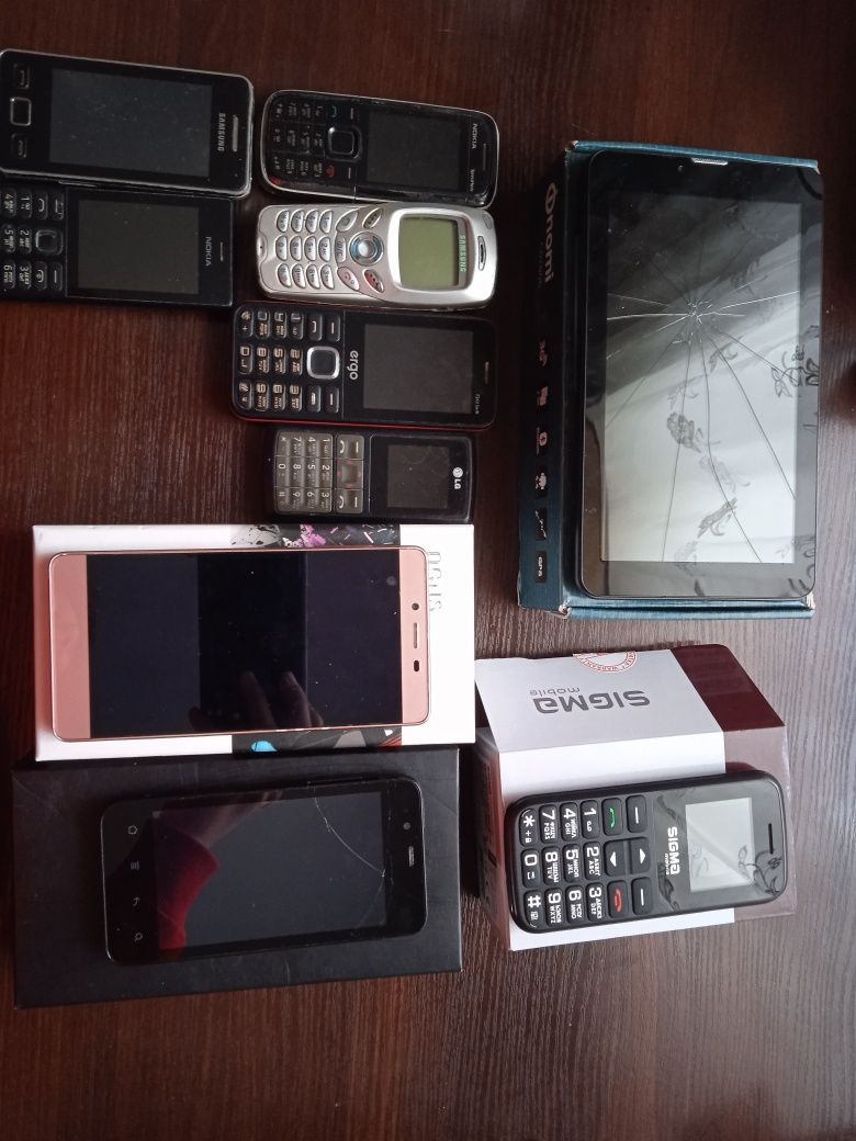 Лот телефонів Nokia, Samsung...