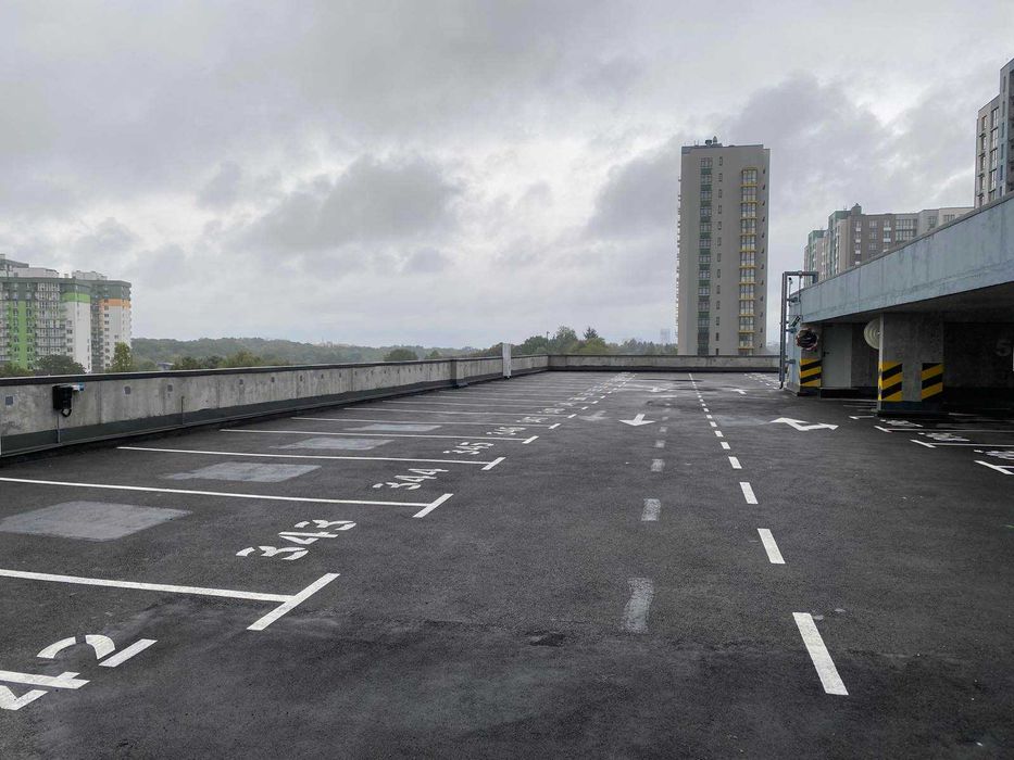 Місце на 5-му рівні паркінгу в ЖК Місто Квітів. Без комісії.