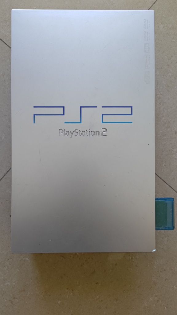 Vendo PS2 com comando e jogos