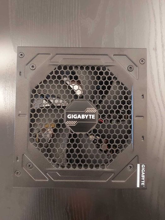 Fonte de Alimentação Modular Gigabyte P750GM 750W 80PLUS Gold