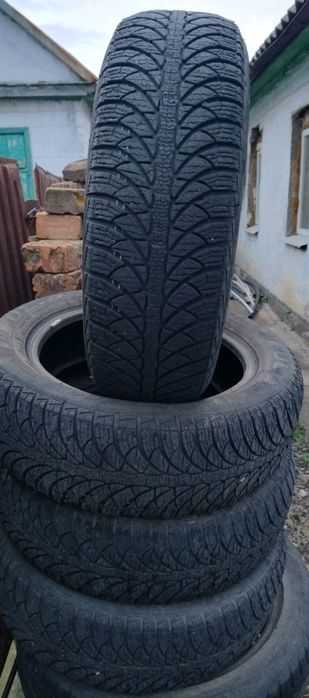 Зимняя идеальная резина 185 / 60 R 15