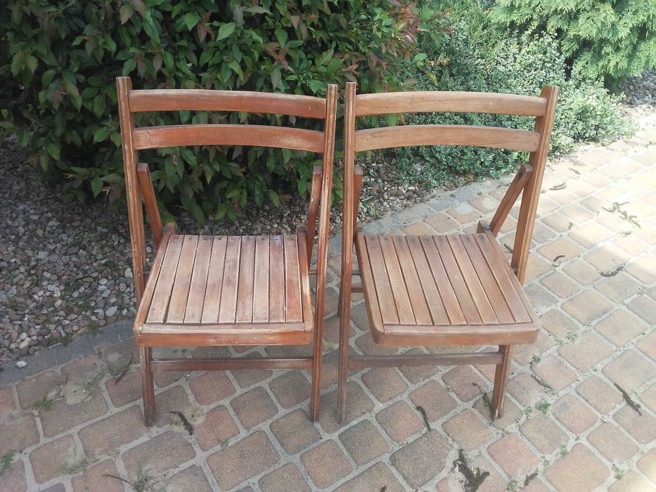 Krzesła drewniane, składane z PRL-u, 2 sztuki